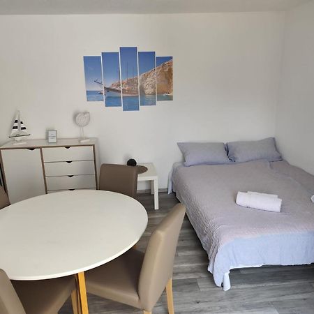 Apartments Boric Крес Екстериор снимка